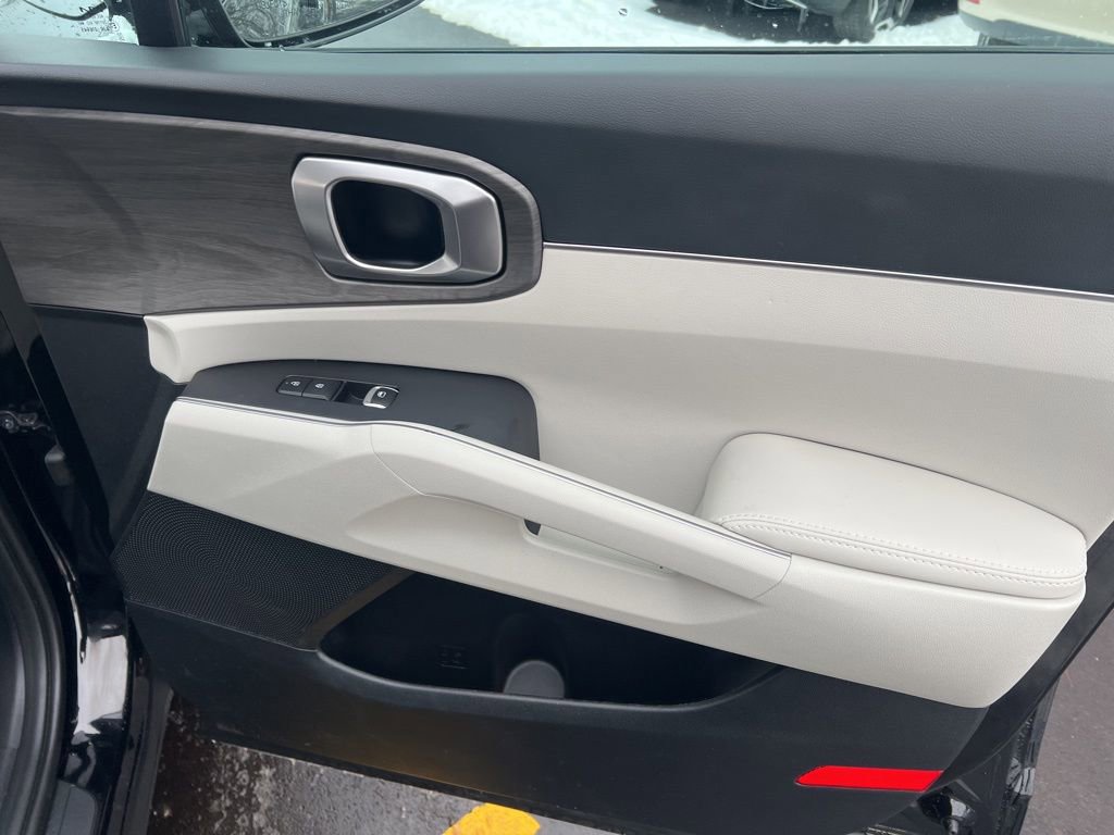 Certified 2025 Kia Sorento X-Line EX image 23
