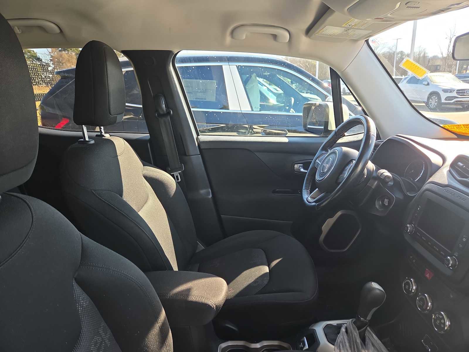 Used 2017 Jeep Renegade Latitude image 10