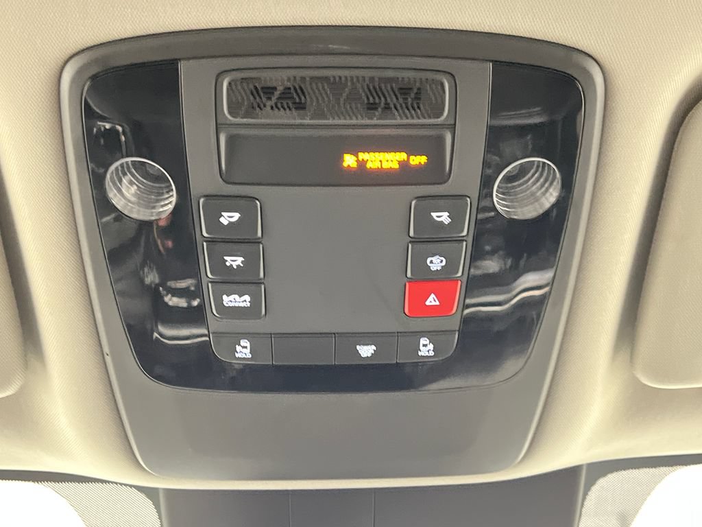 Used 2025 Kia Carnival FWD image 83