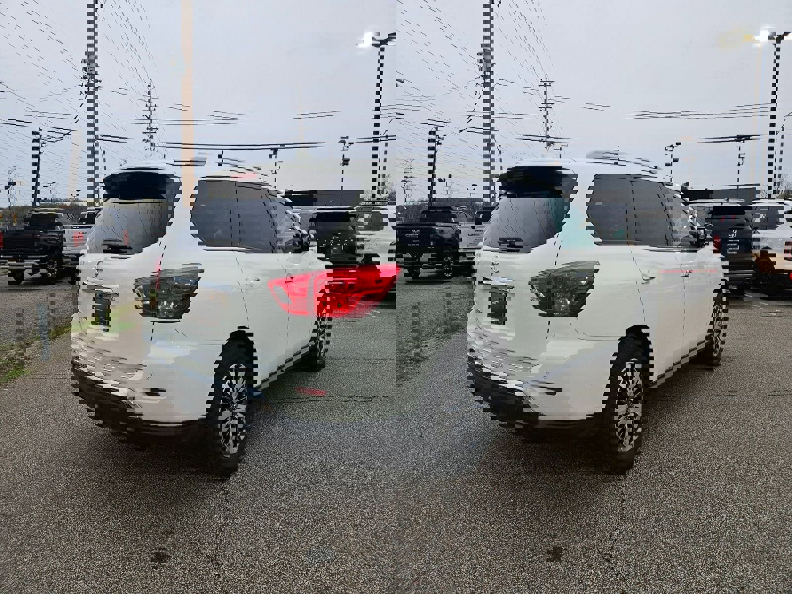 Used 2020 Nissan Pathfinder S image 5