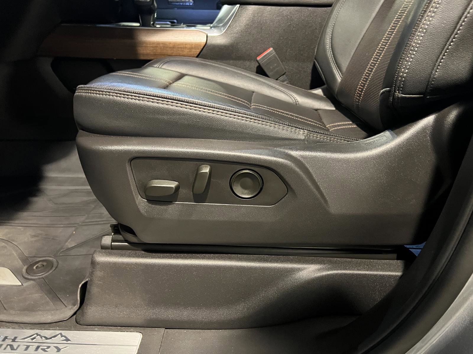 Used 2023 Chevrolet Silverado 1500 High Country w/ High Country Premium Package image 25