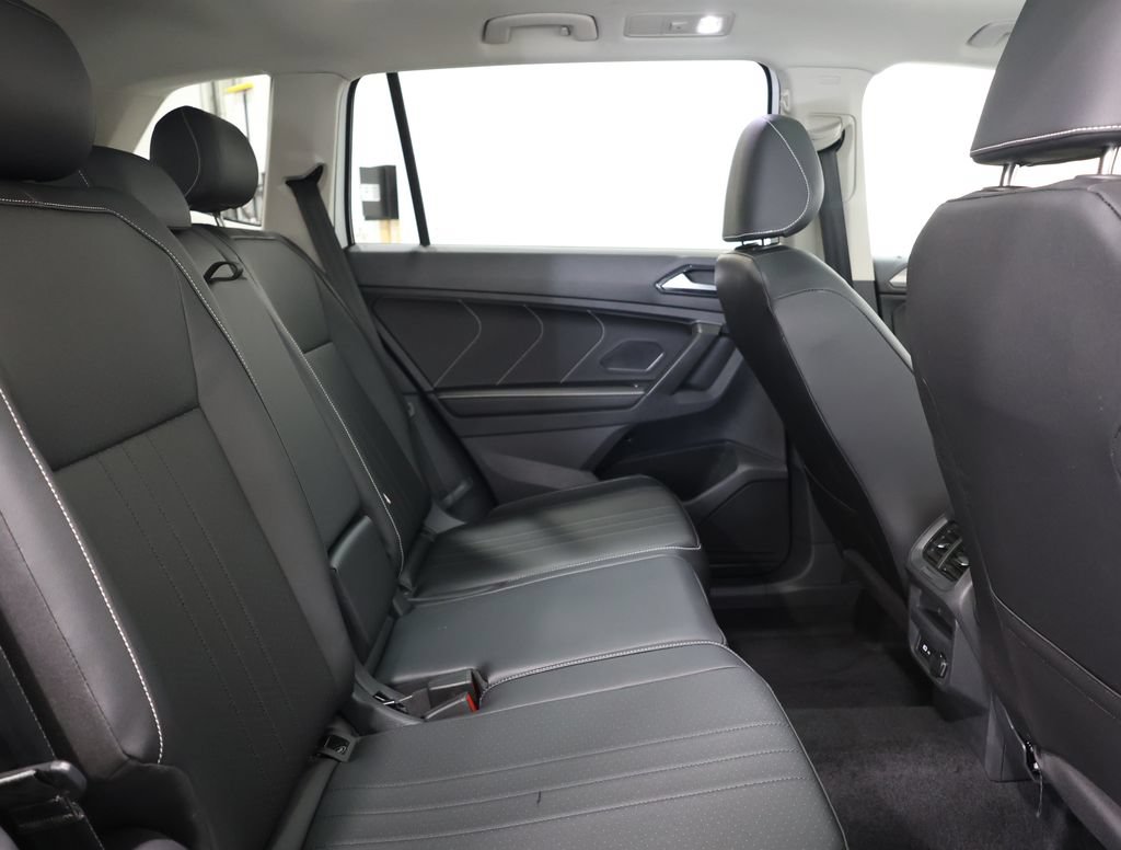 Used 2024 Volkswagen Tiguan SE w/ Panoramic Sunroof Package AWD/4WD image 24