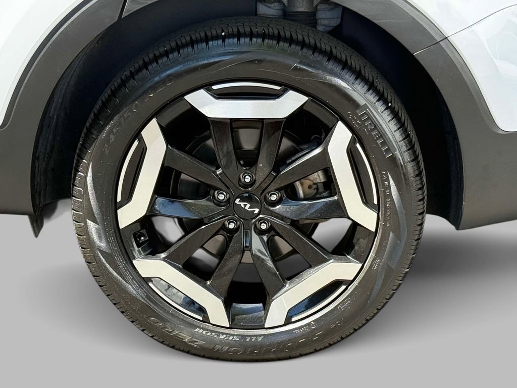 Used 2024 Kia Telluride EX w/ EX Captain's Chair Package image 13