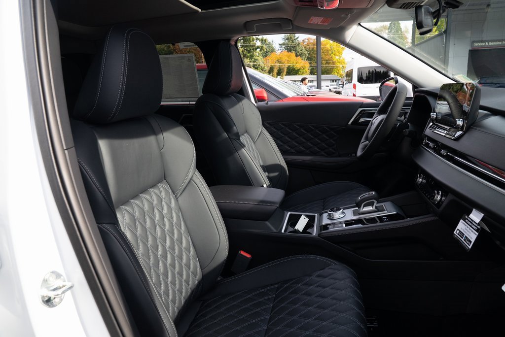 New 2025 Mitsubishi Outlander SEL image 24