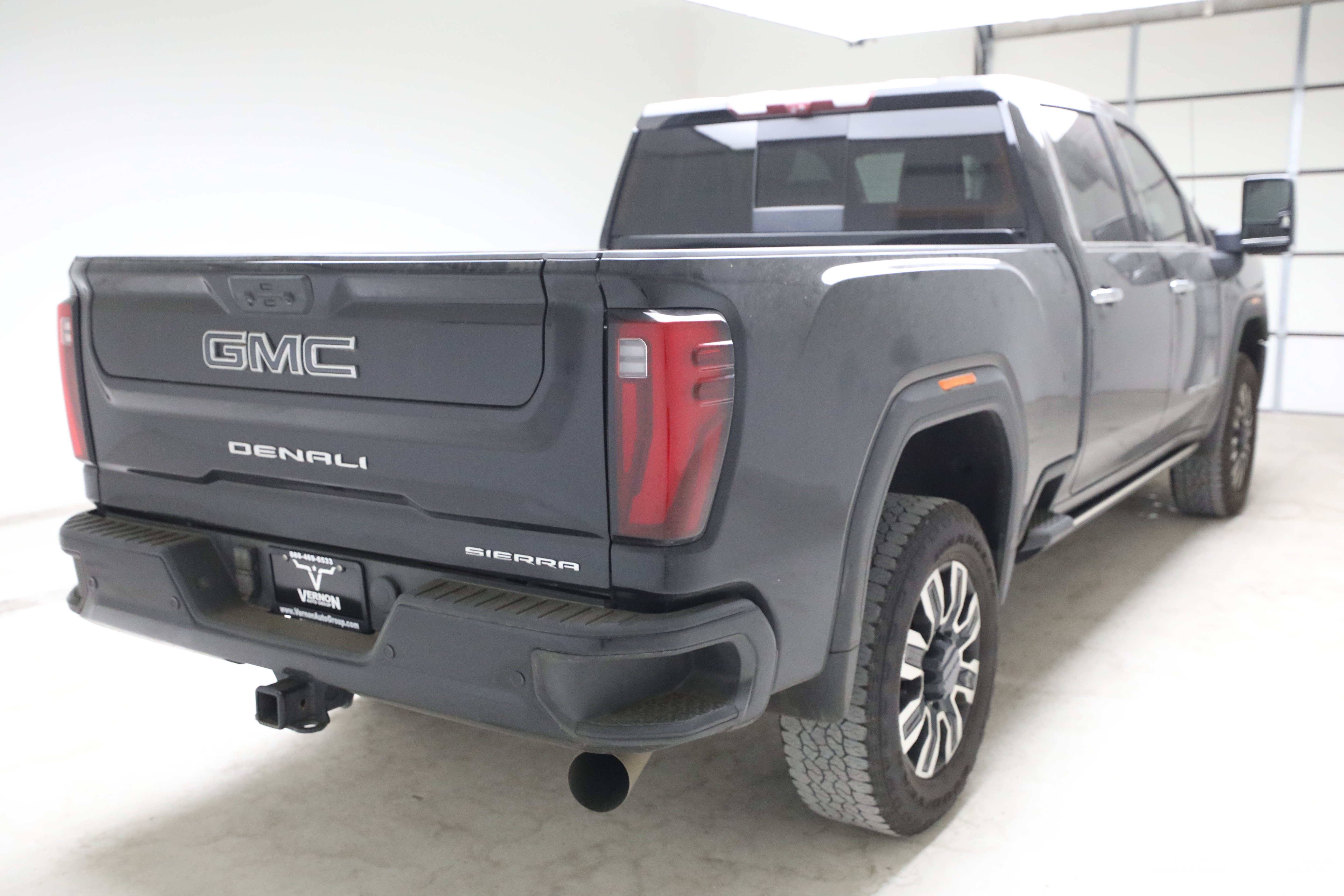 Used 2024 GMC Sierra 2500 Denali Ultimate AWD/4WD image 4