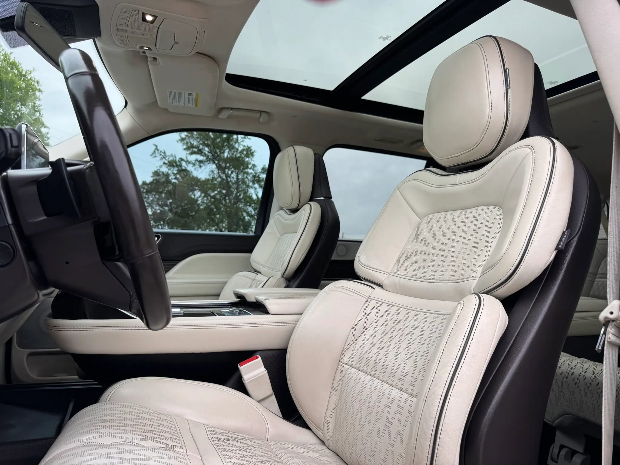 Used 2021 Lincoln Navigator L Black Label w/ Special Edition Package AWD/4WD image 13