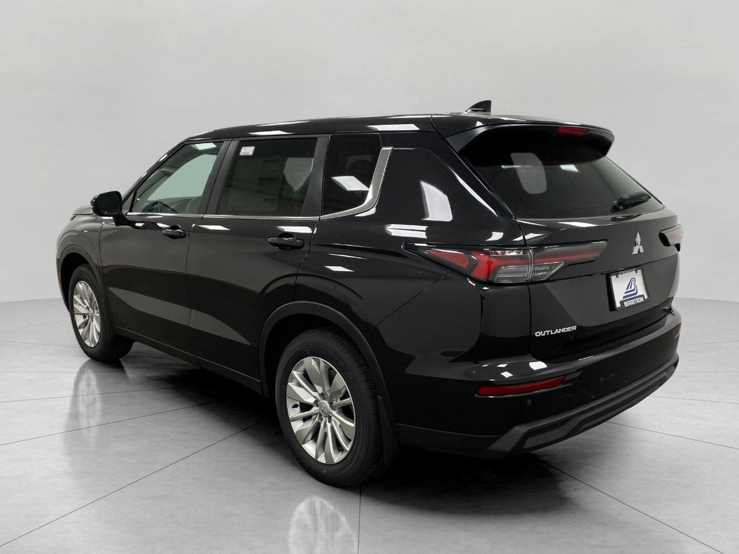 New 2026 Mitsubishi Outlander ES image 6