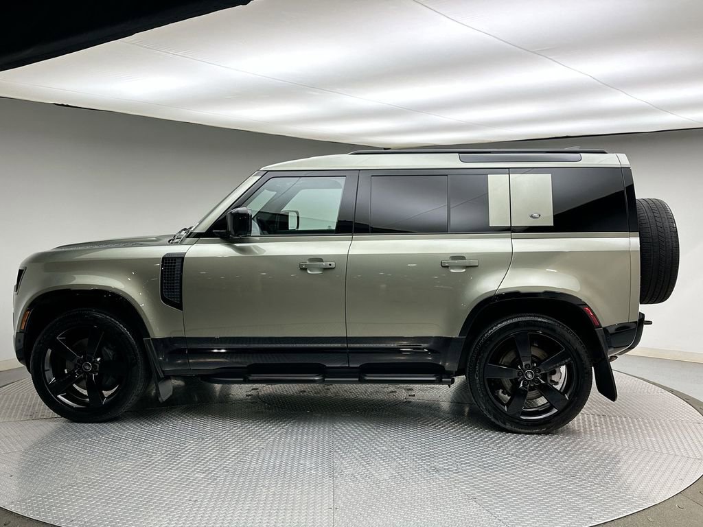 Used 2024 Land Rover Defender 110 X-Dynamic SE image 10