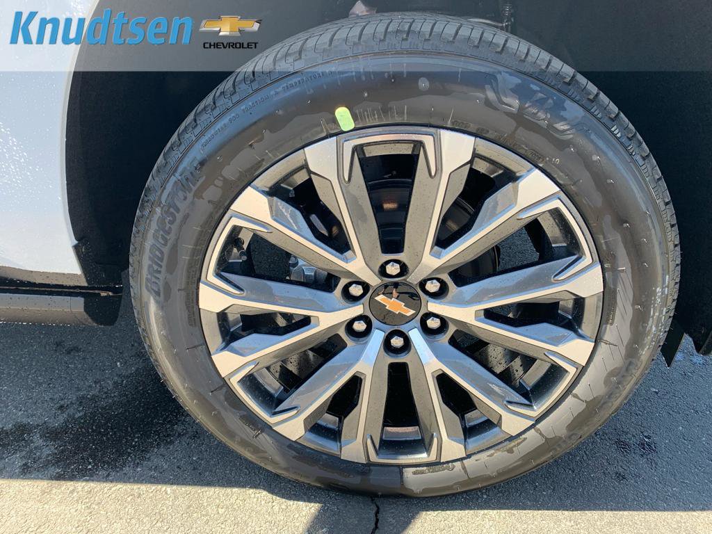 New 2026 Chevrolet Suburban High Country AWD/4WD image 9