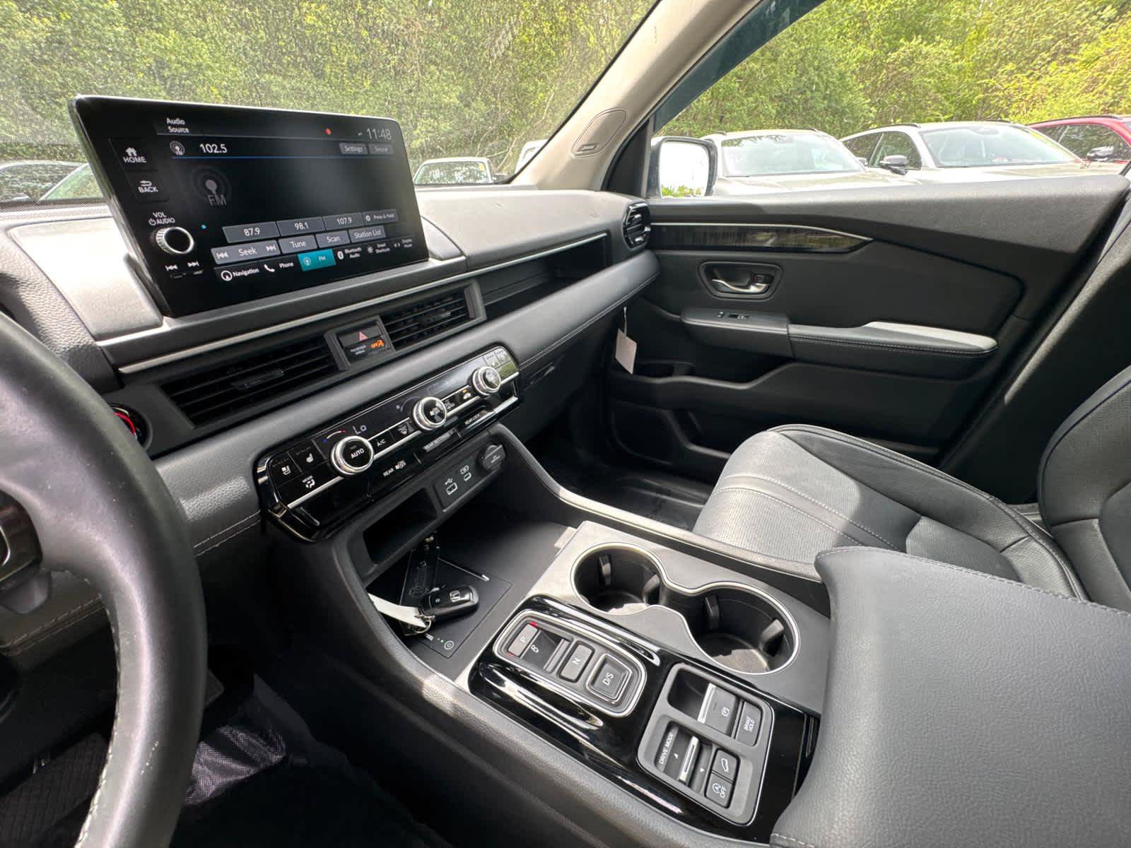 Used 2025 Honda Pilot Elite image 23