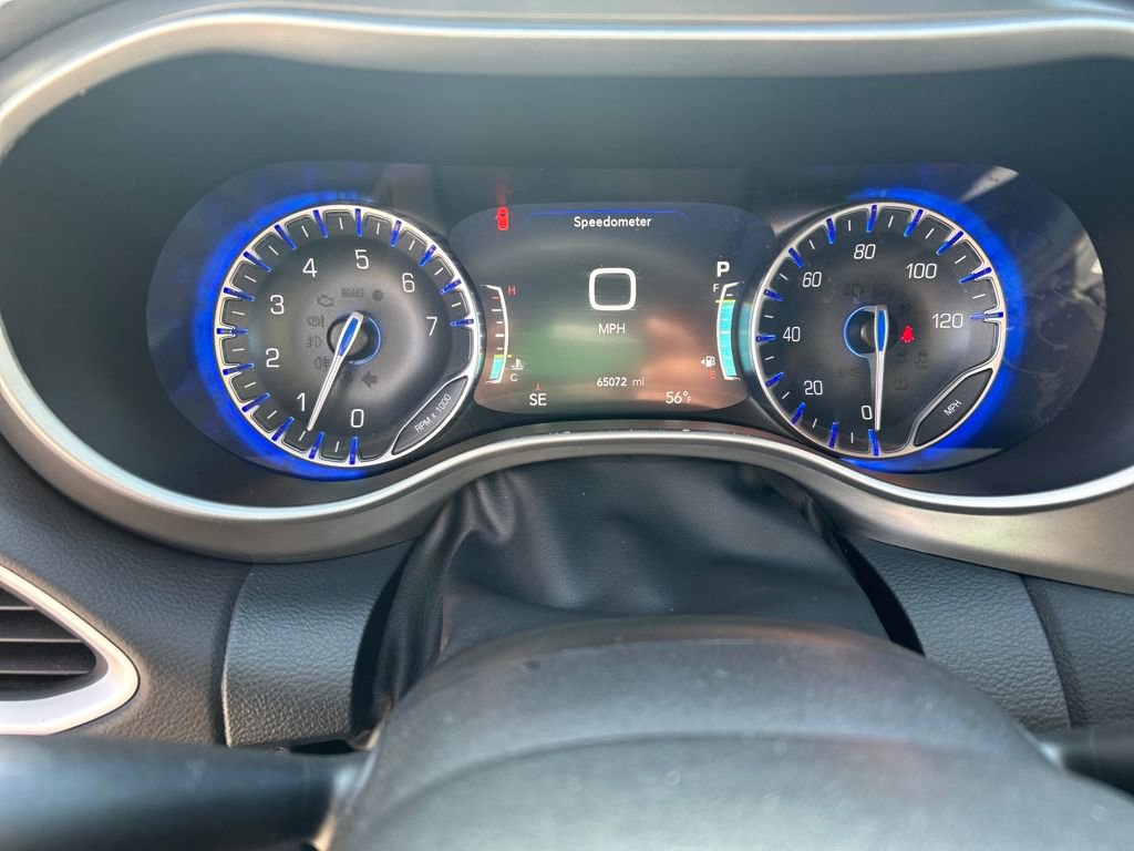 Used 2025 Chrysler Pacifica Select image 20