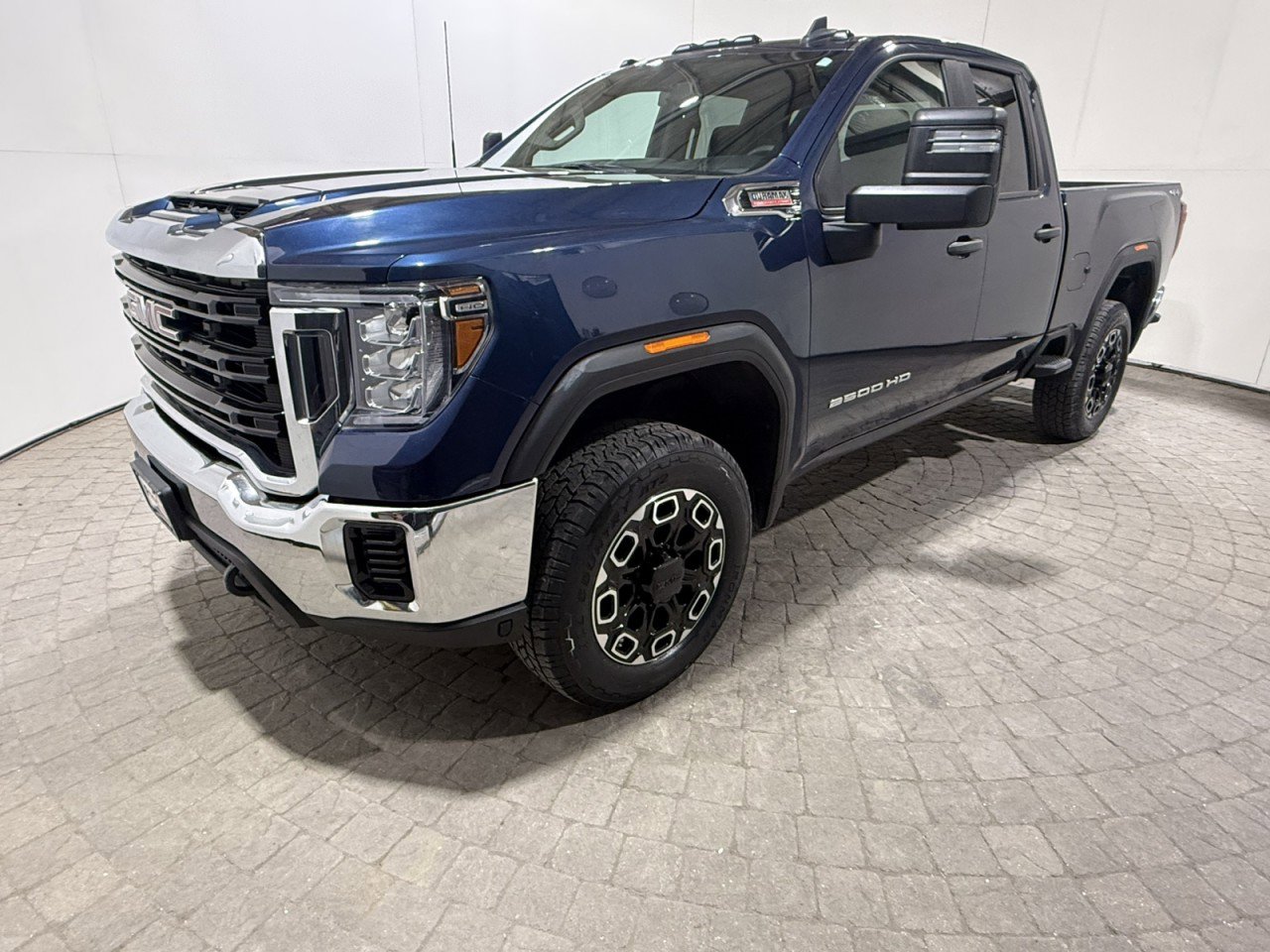 Used 2022 GMC Sierra 2500 Pro w/ Convenience Package image 3