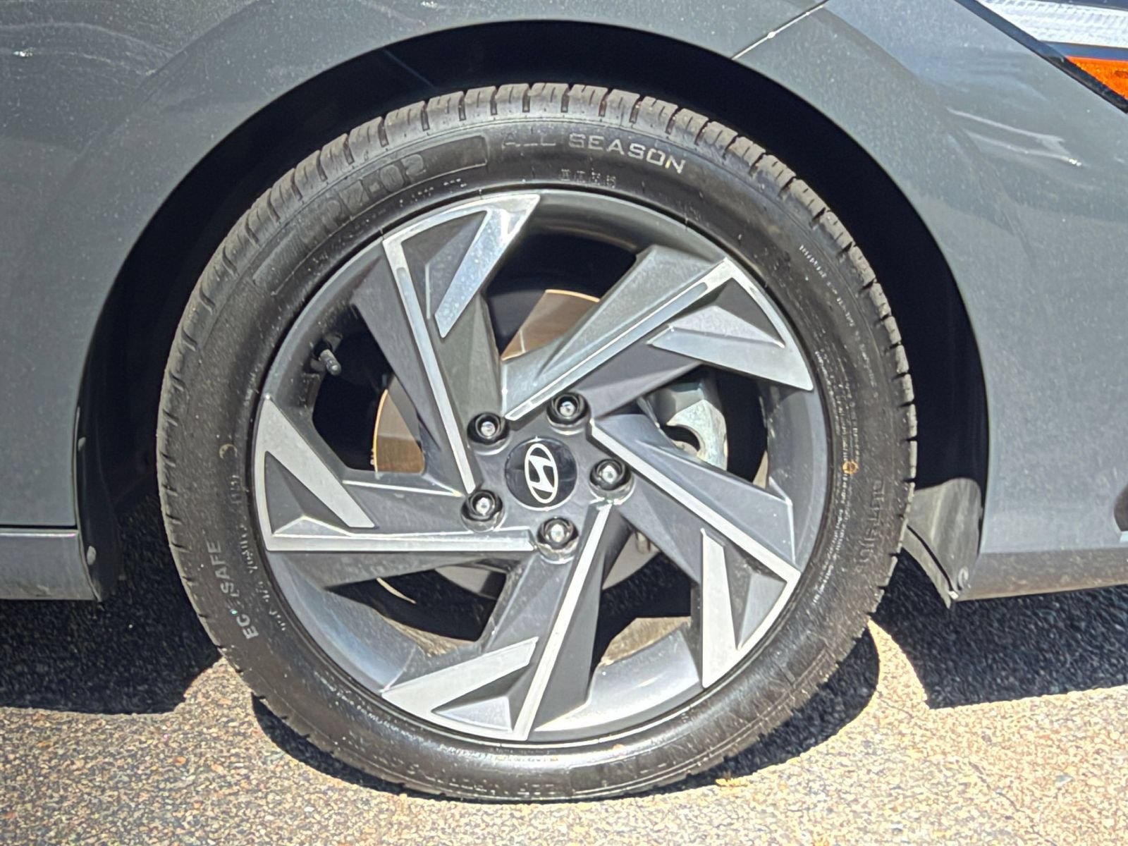 Used 2025 Hyundai Elantra Limited FWD image 31