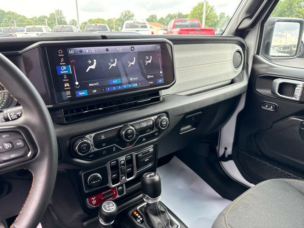 Used 2024 Jeep Wrangler Unlimited AWD/4WD image 21
