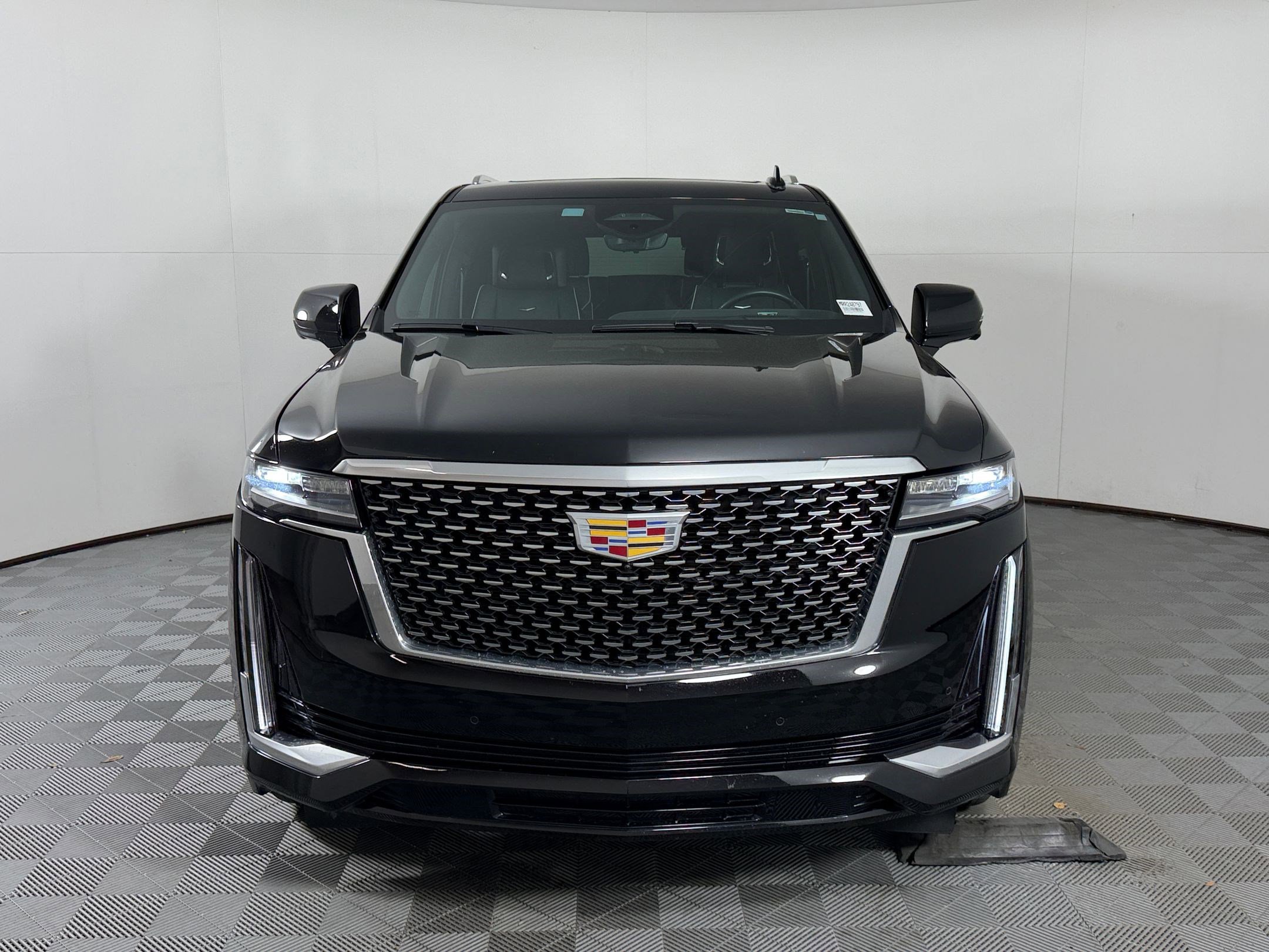 Used 2024 Cadillac Escalade Premium Luxury w/ Performance Package image 6