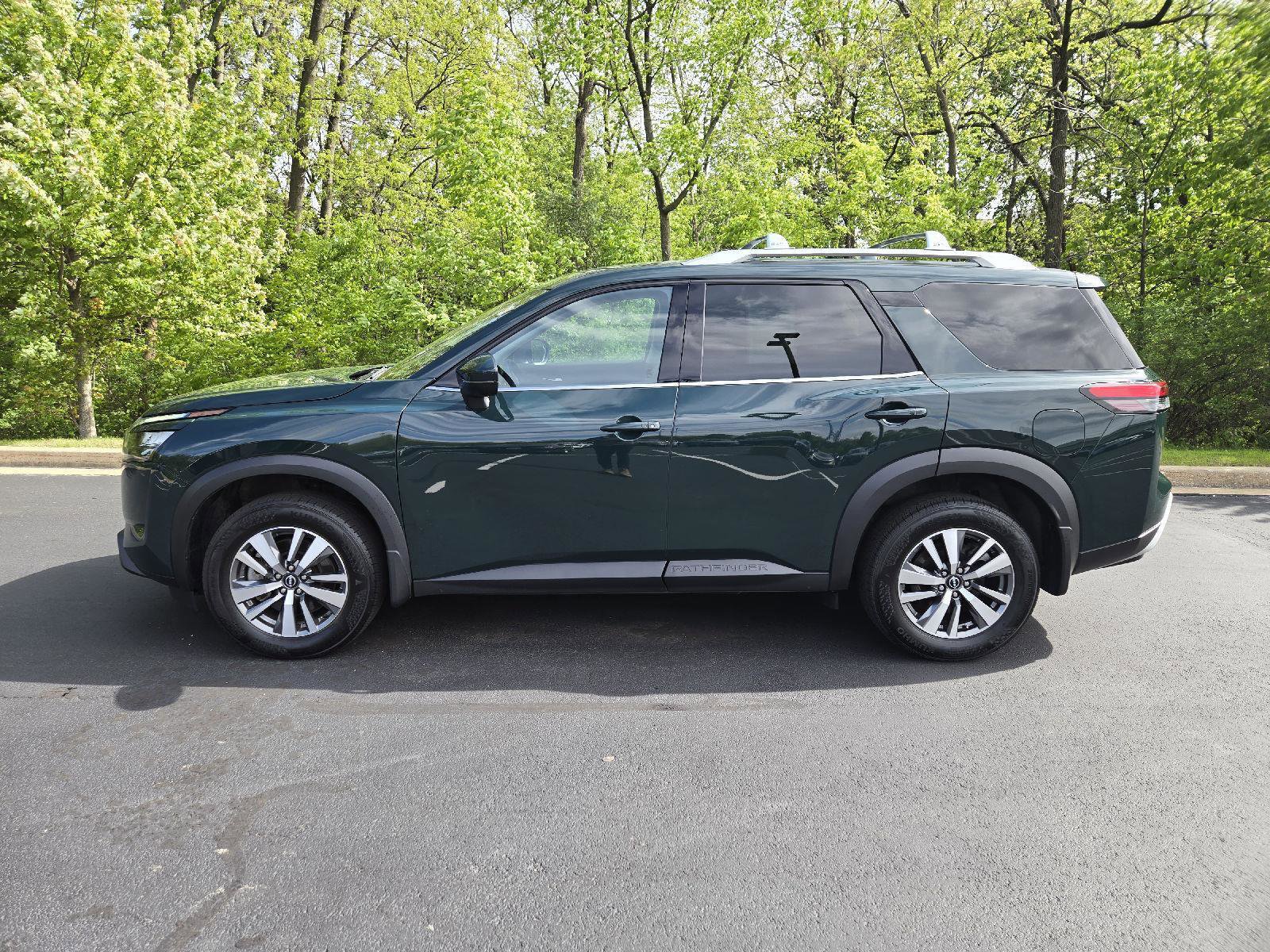 Used 2025 Nissan Pathfinder SL AWD/4WD image 5