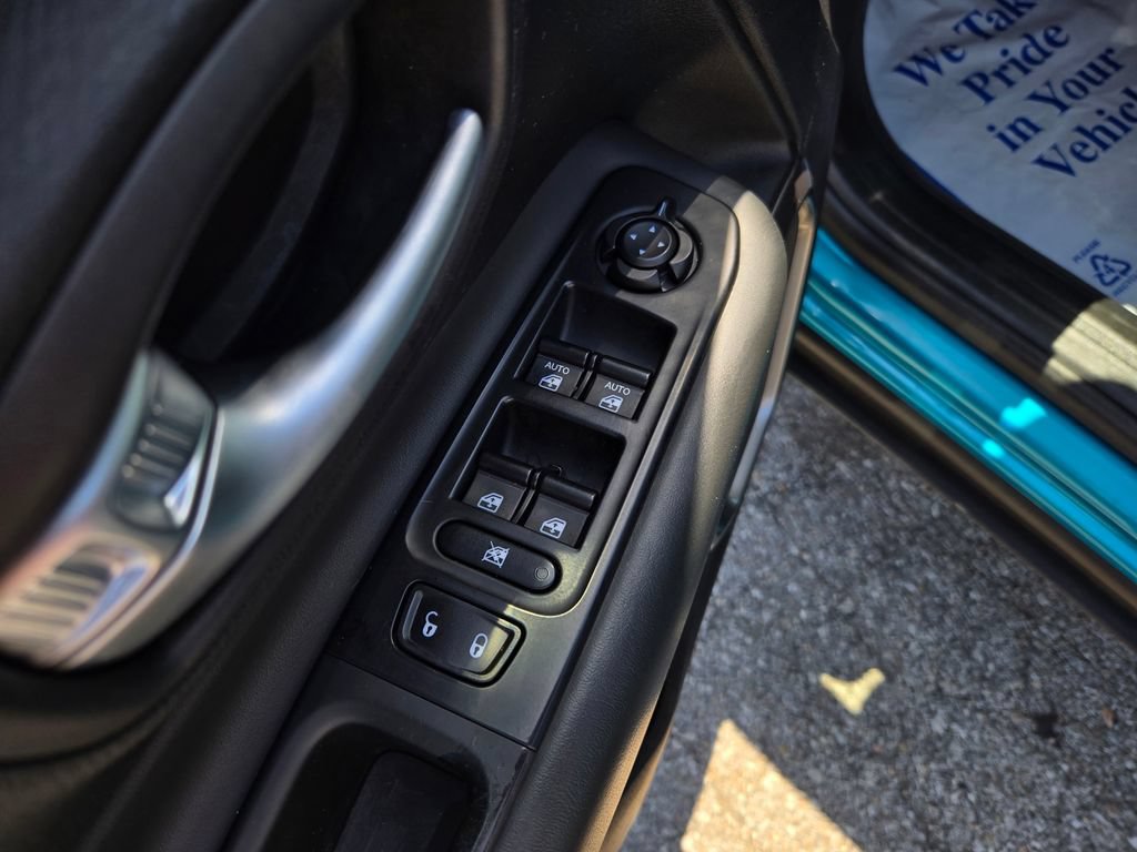 Used 2022 Jeep Renegade Latitude AWD/4WD image 13