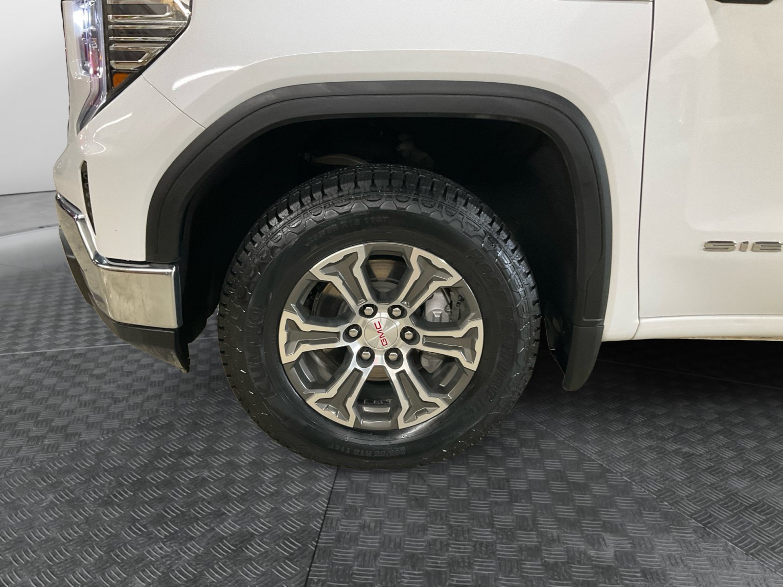 Used 2026 GMC Sierra 1500 SLT AWD/4WD image 16