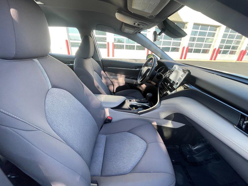 Used 2022 Toyota Camry LE FWD image 6