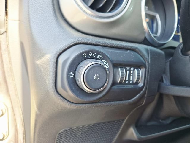 Used 2019 Jeep Wrangler Unlimited Sahara w/ Dual Top Group AWD/4WD image 34