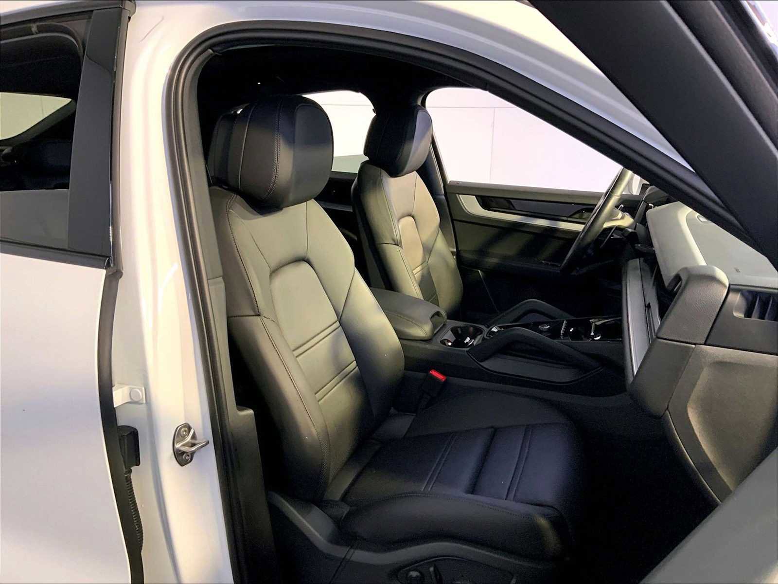 Certified 2024 Porsche Cayenne Coupe image 18