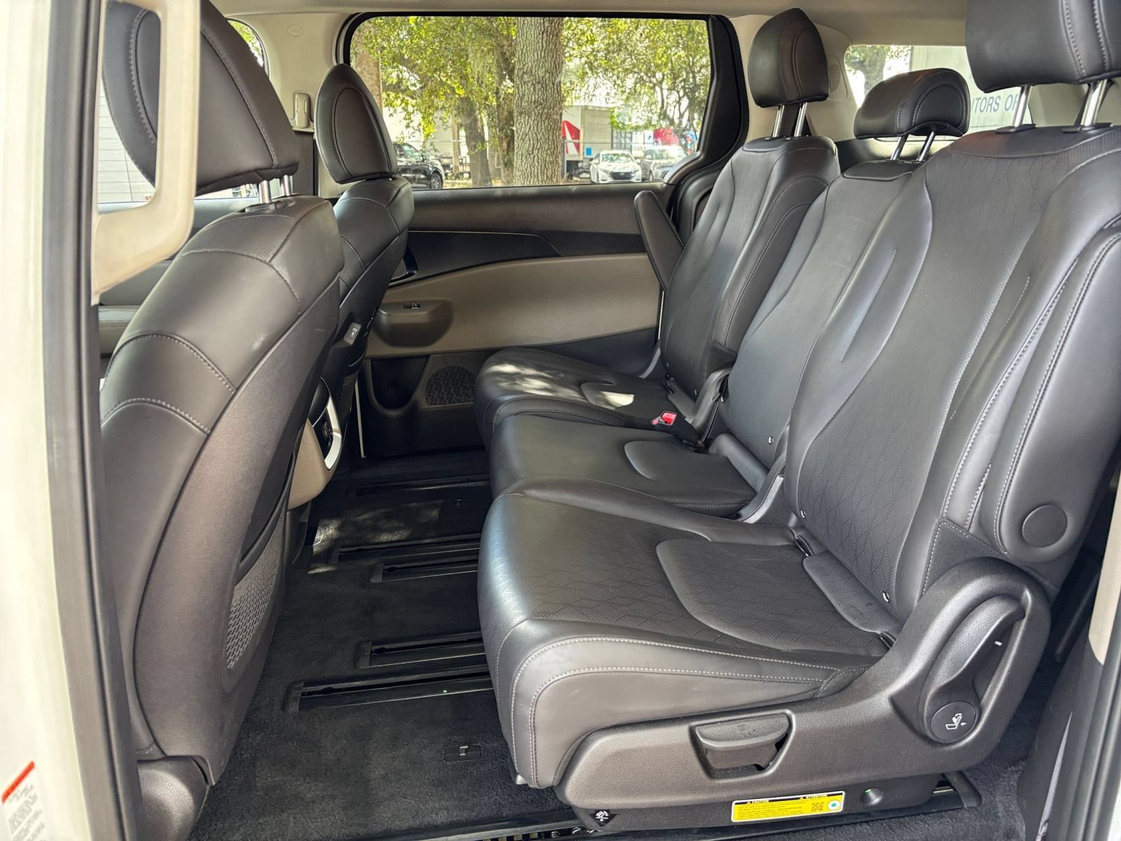 Used 2026 Kia Carnival FWD image 42