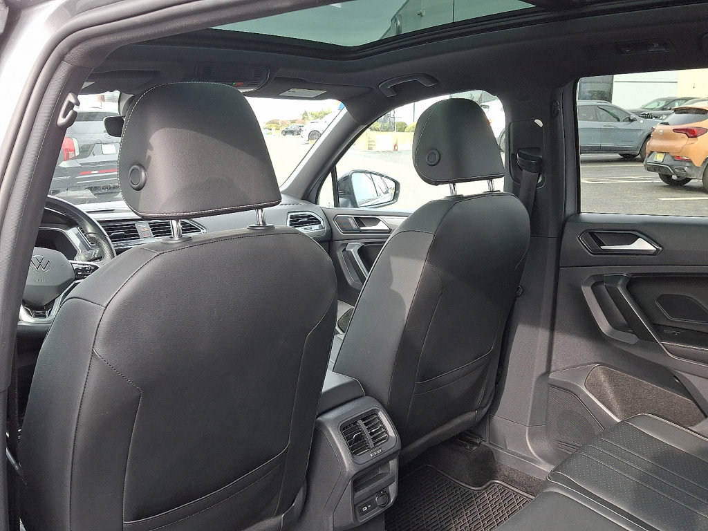 Used 2023 Volkswagen Tiguan SE R-Line image 20