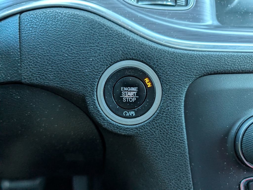 Used 2017 Dodge Charger SE w/ Travel & Safety Group image 18