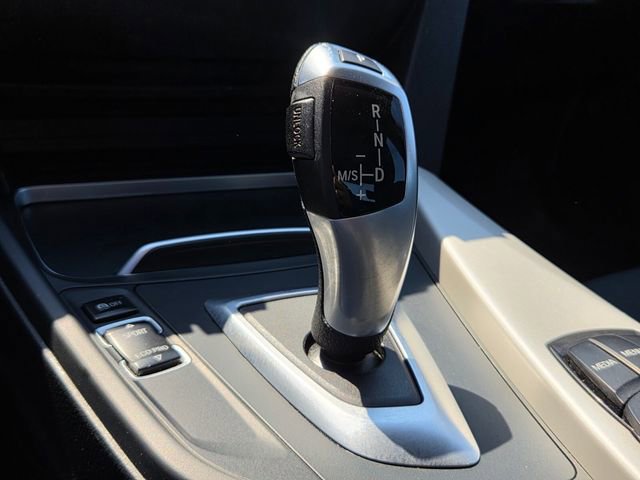 Used 2018 BMW 320i Sedan RWD image 21