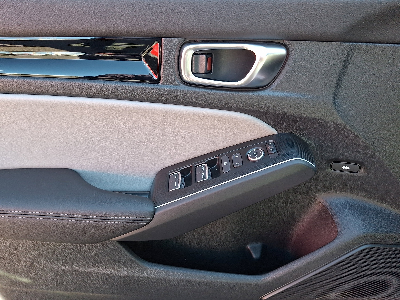 Certified 2025 Honda Civic FWD Hybrid Sedan image 11