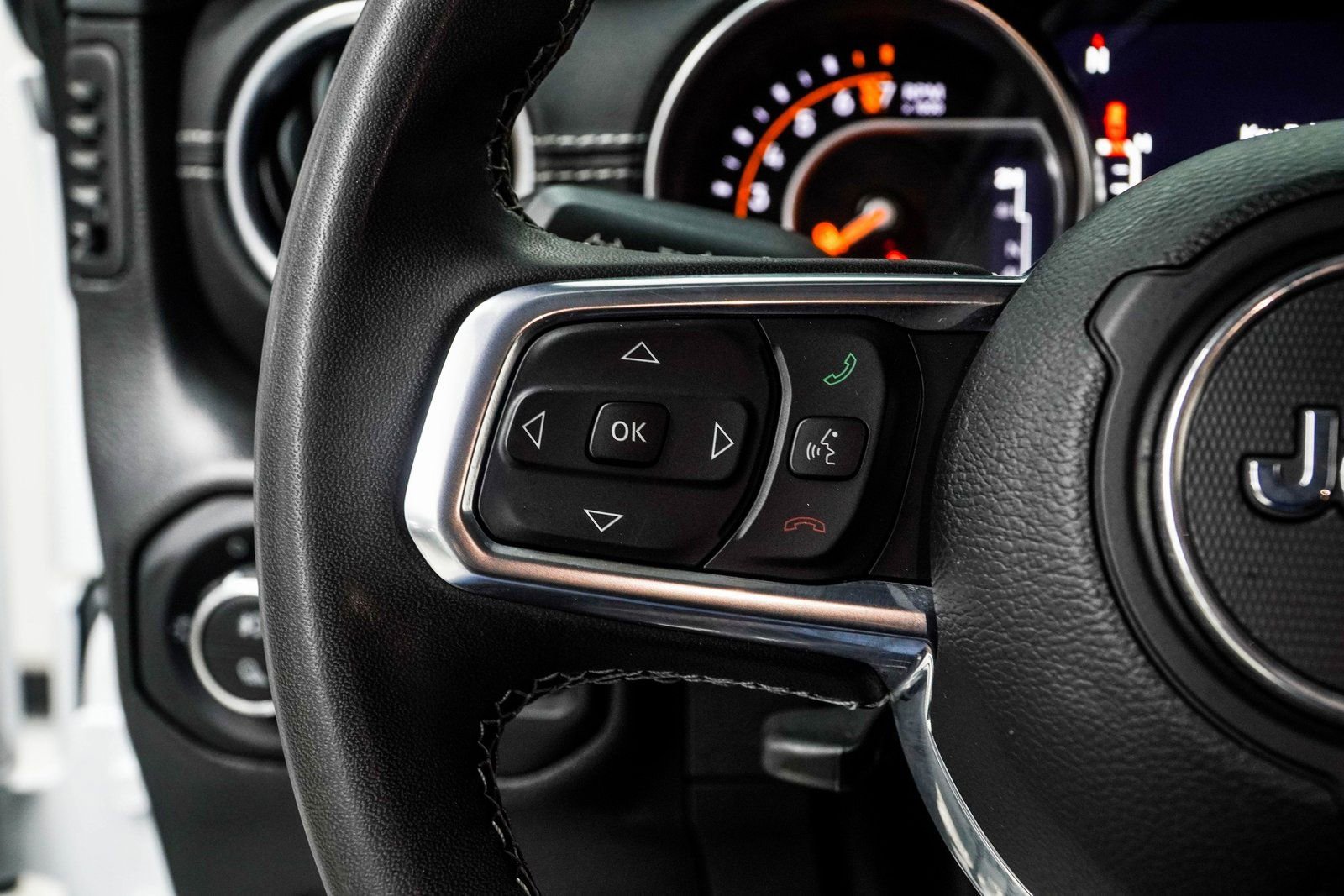 Used 2023 Jeep Gladiator Overland w/ LED Lighting Group image 28