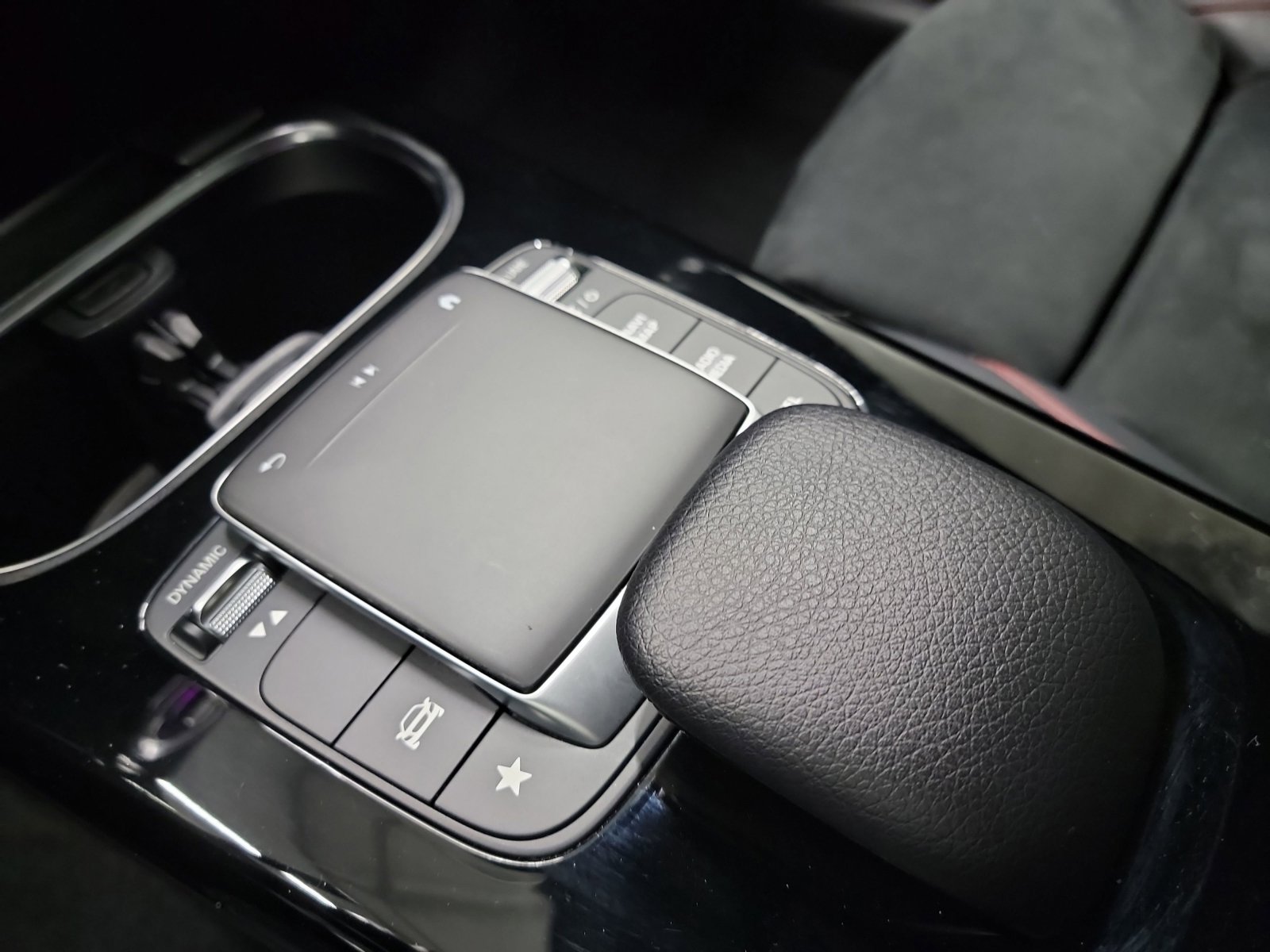 Used 2022 Mercedes-Benz CLA 250 4MATIC image 34