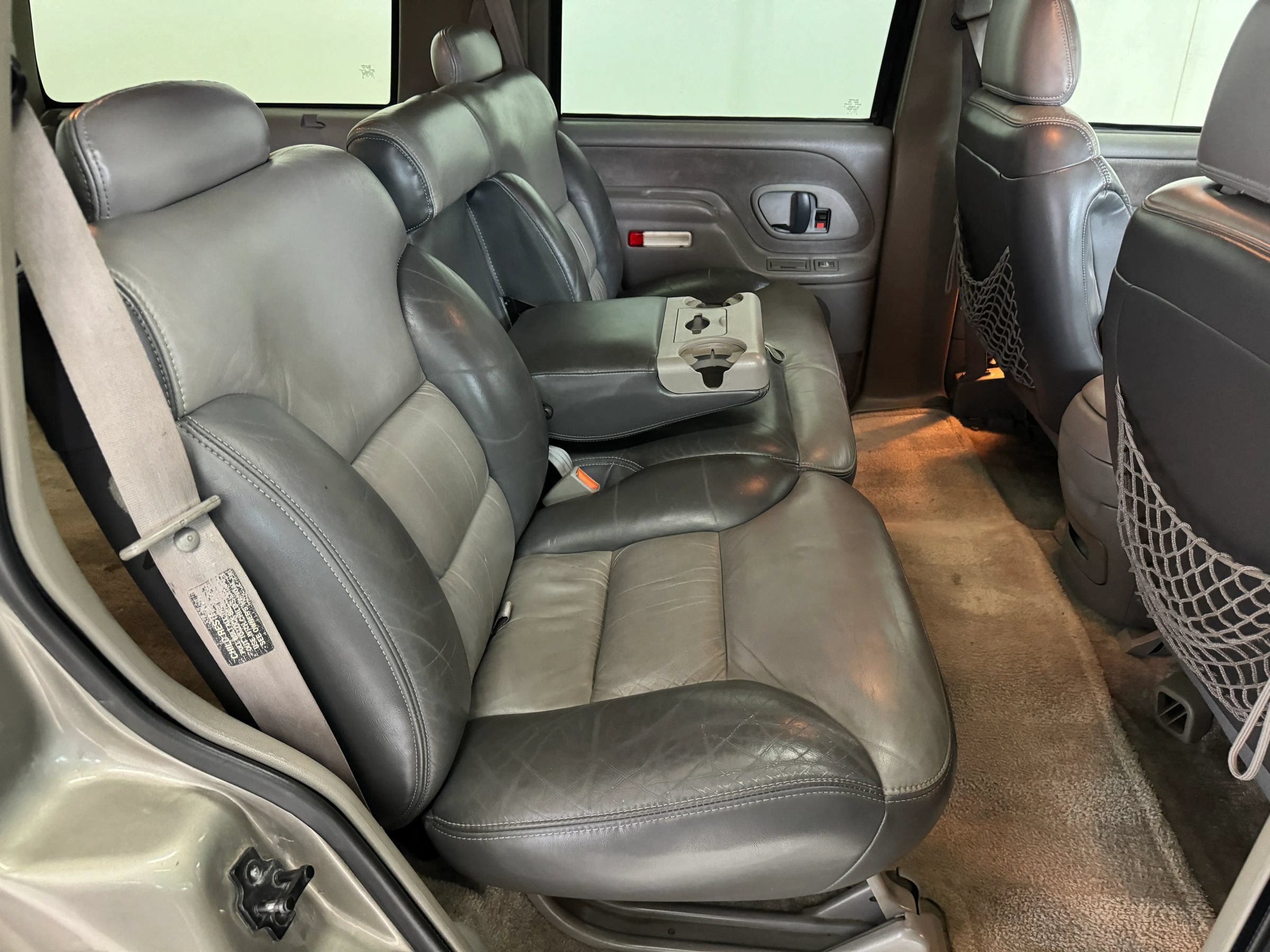 Used 2000 Chevrolet Tahoe Z71 w/ Comfort & Security Pkg AWD/4WD image 97