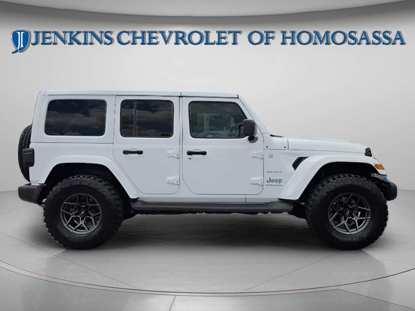 Used 2024 Jeep Wrangler Unlimited Sahara AWD/4WD image 3