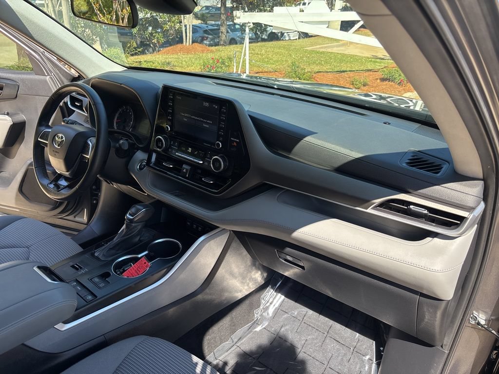Used 2021 Toyota Highlander LE FWD image 51