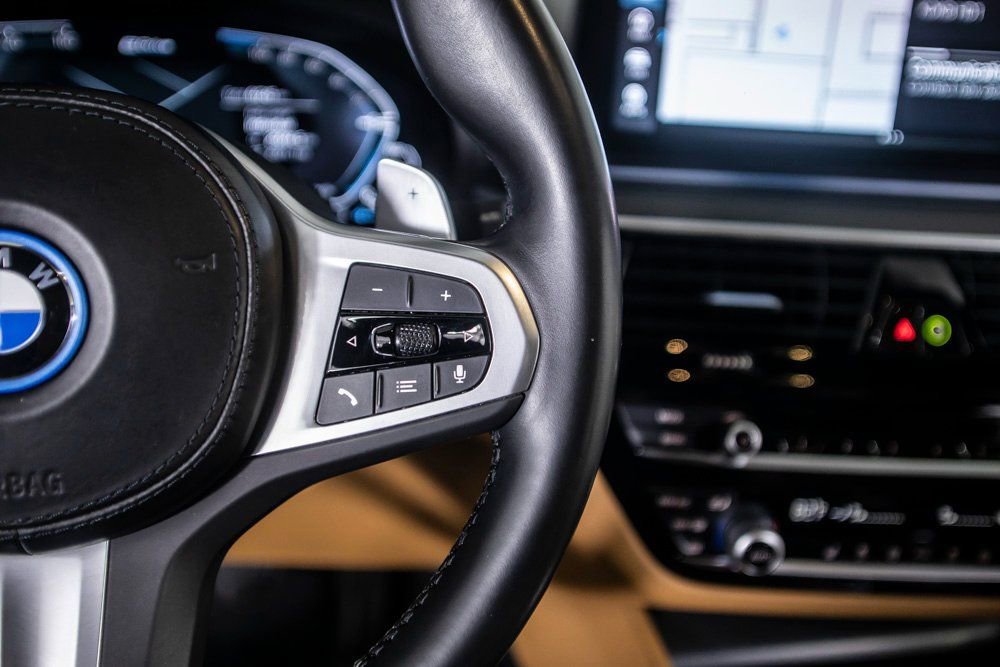 Used 2023 BMW 530e w/ M Sport Package image 33