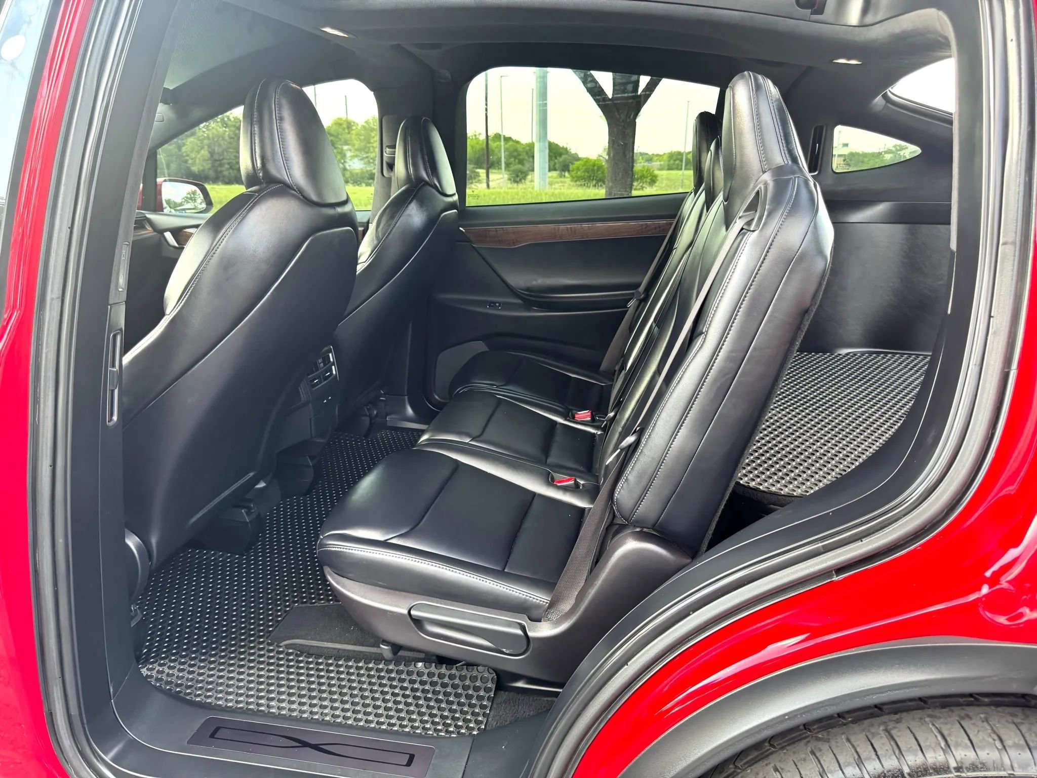 Used 2020 Tesla Model X image 16