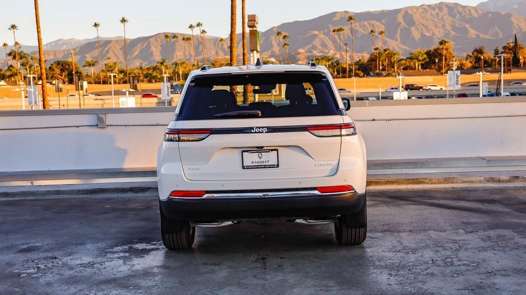 New 2025 Jeep Grand Cherokee Laredo X w/ Luxury Tech Group I image 8