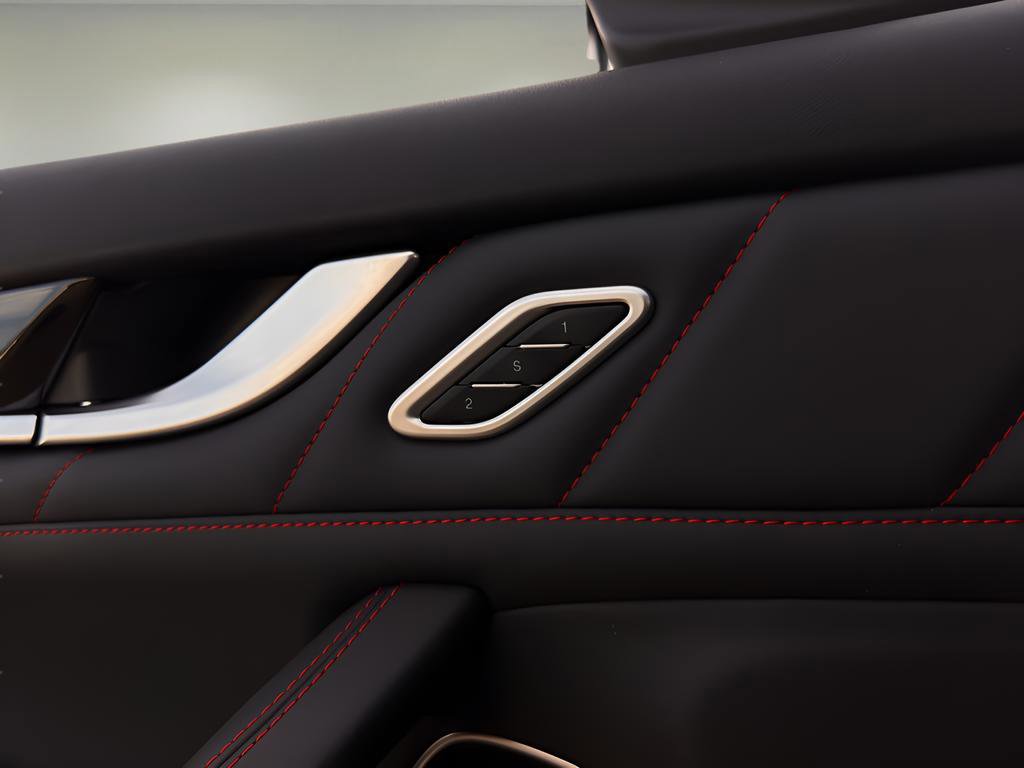 Used 2024 Maserati Levante GT Ultima image 21