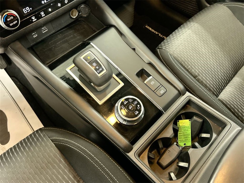 Used 2022 Mitsubishi Outlander ES image 17