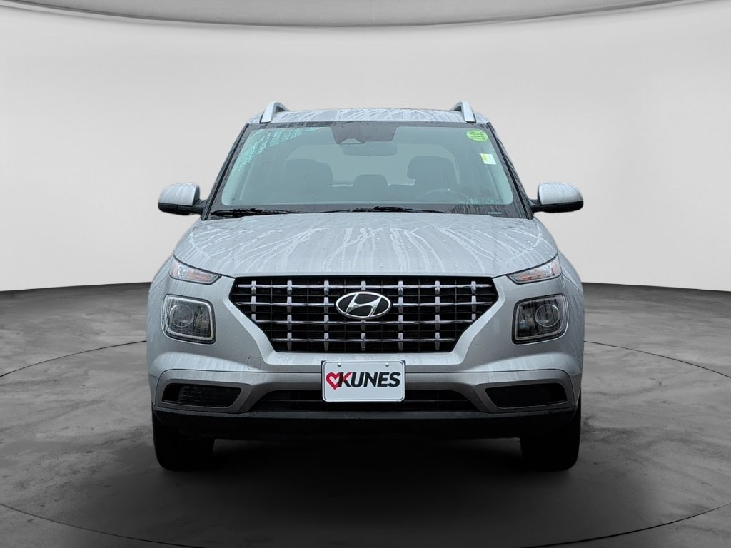 Used 2025 Hyundai Venue SEL FWD image 2