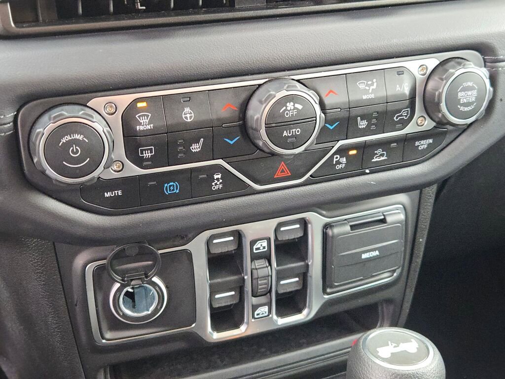 Certified 2025 Jeep Wrangler Unlimited Sahara w/ Safety Group image 23