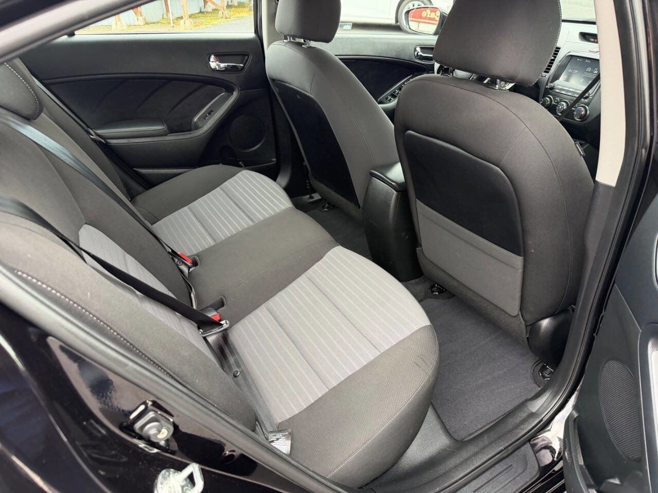 Used 2018 Kia Forte S image 22