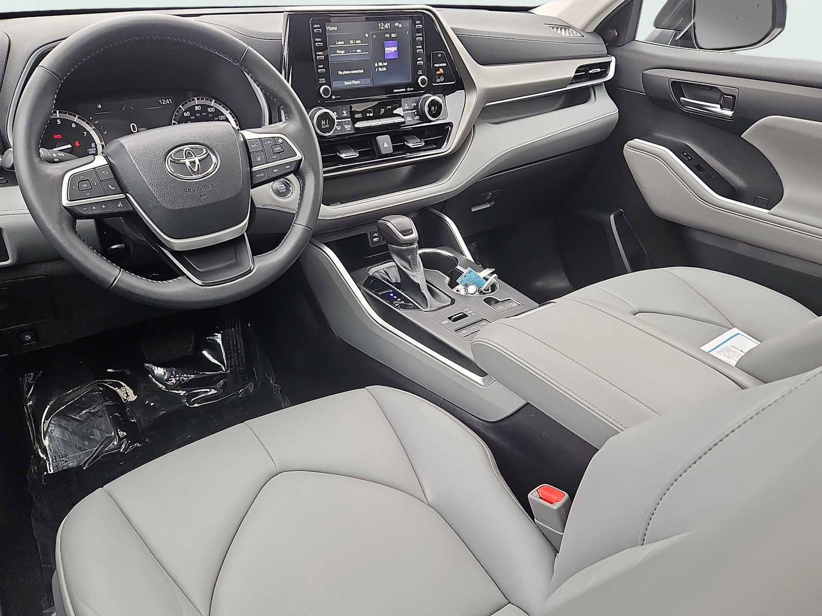 Used 2022 Toyota Highlander XLE AWD/4WD image 10