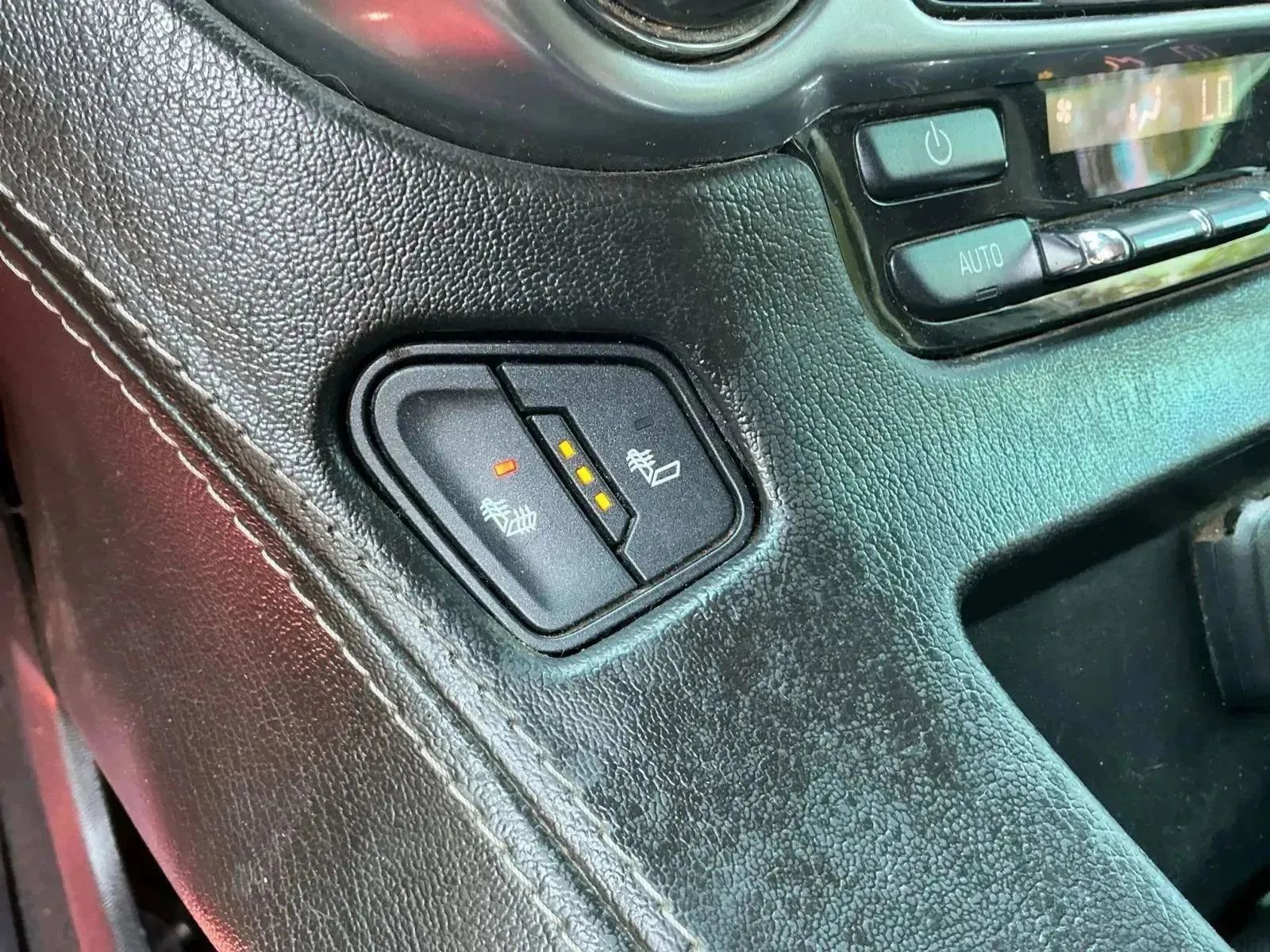 Used 2020 Chevrolet Suburban LT image 31