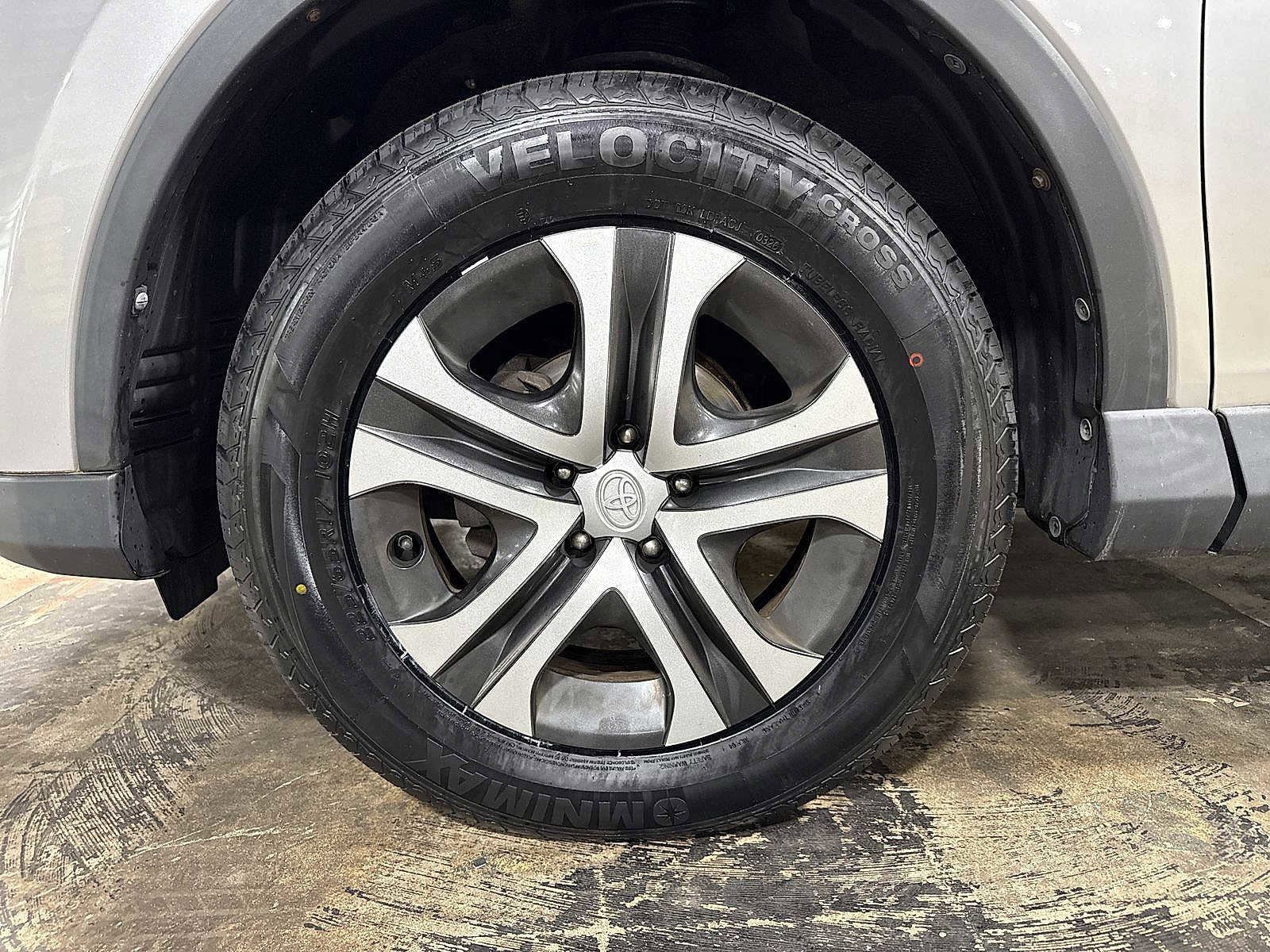 Used 2016 Toyota RAV4 LE AWD/4WD image 10