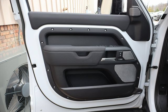 Used 2023 Land Rover Defender 130 X-Dynamic SE AWD/4WD image 9