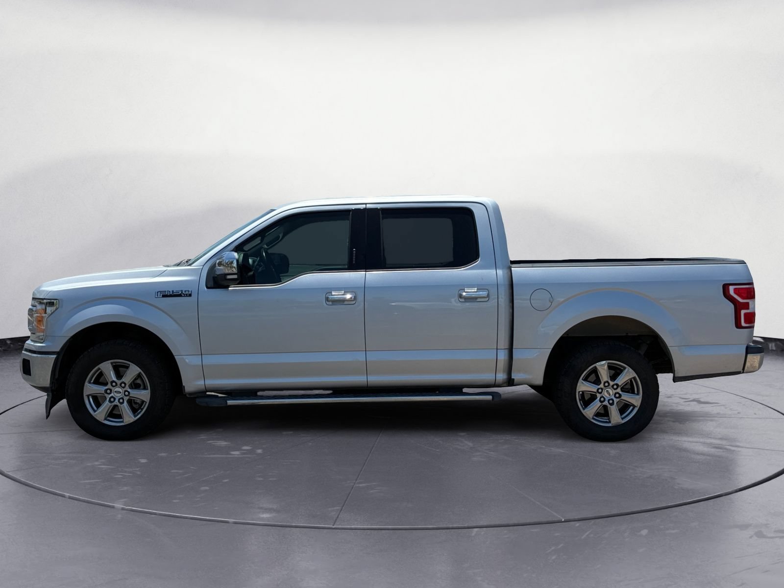 Used 2018 Ford F150 XLT w/ Equipment Group 302A Luxury RWD image 3
