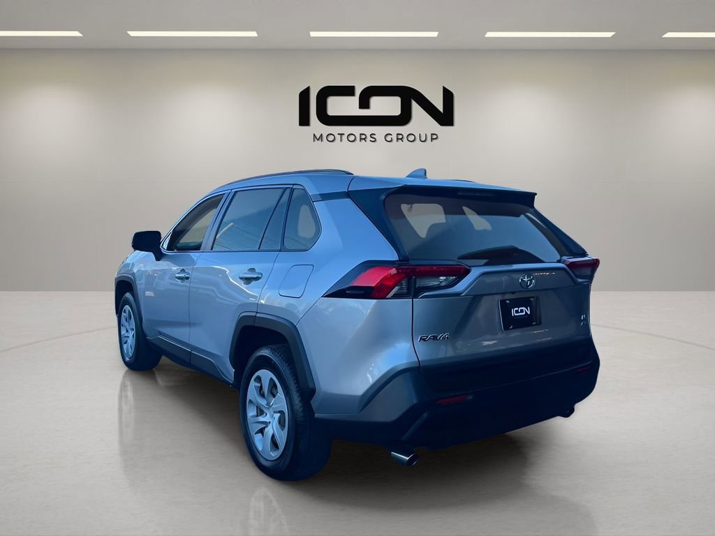 Used 2019 Toyota RAV4 LE image 3