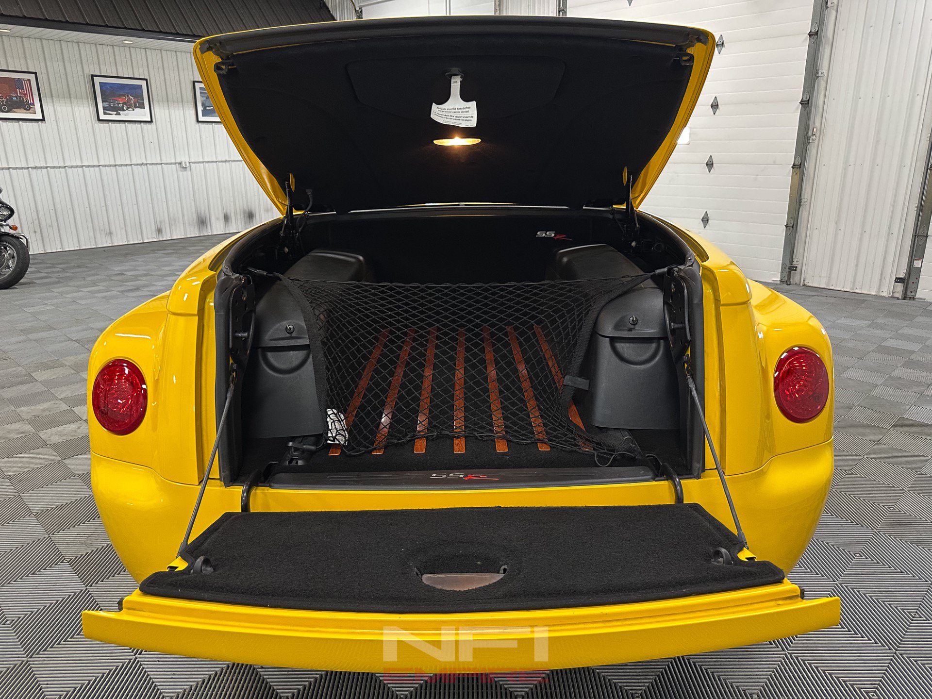 Used 2004 Chevrolet SSR w/ Preferred Equipment Group RWD image 49